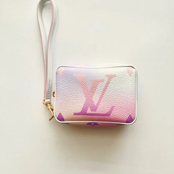 🔥 LOUIS VUITTON Monogram Spring In The City Wapity Case Sunrise Pastel - Picture 2 of 12